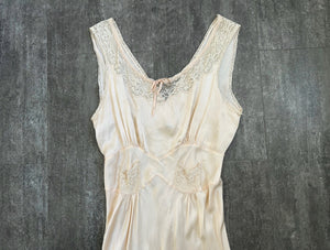 Vintage 1930s 1940s nightgown . rayon silk satin dress . size small to medium