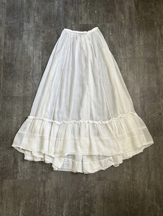 Antique petticoat . 1900s vintage cotton skirt . size xs