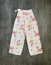 Load image into Gallery viewer, 1940s rayon pants . pink floral print pants . 23-25 waist