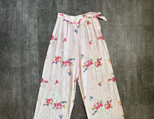 Load image into Gallery viewer, 1940s rayon pants . pink floral print pants . 23-25 waist