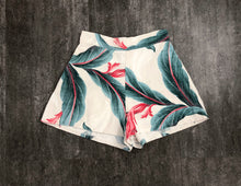 Load image into Gallery viewer, Reproduction shorts . 1940s style shorts . size s/m