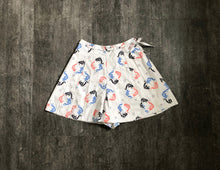 Load image into Gallery viewer, 1940s novelty print shorts . 40s shorts . size s to s/m