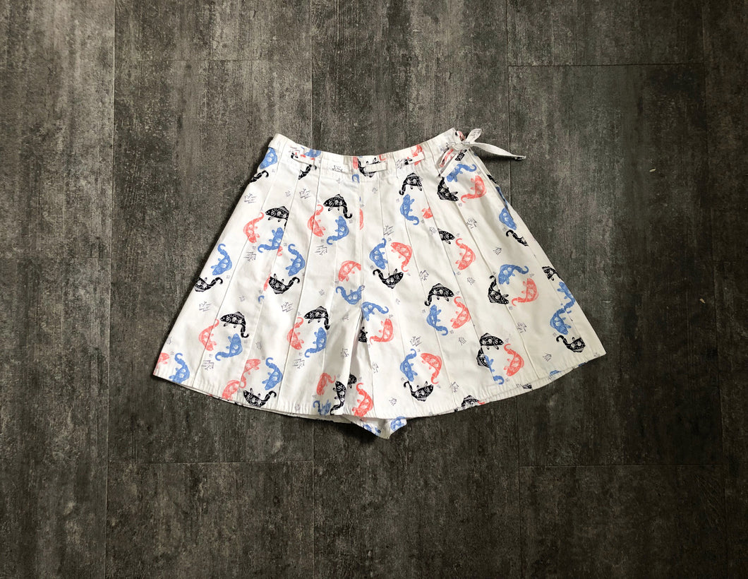 1940s novelty print shorts . 40s shorts . size s to s/m