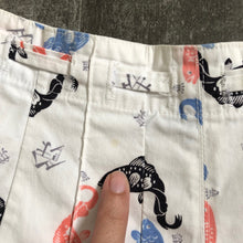 Load image into Gallery viewer, 1940s novelty print shorts . 40s shorts . size s to s/m