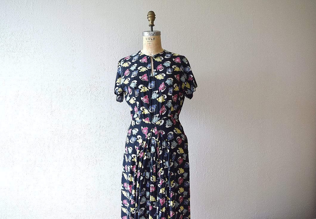 1940s novelty print dress . vintage 40s rayon dress