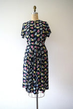 Load image into Gallery viewer, 1940s novelty print dress . vintage 40s rayon dress