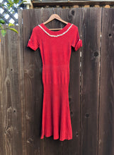 Load image into Gallery viewer, 1950s knit dress . 50s pink knit dress . size xs to medium