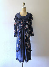 Load image into Gallery viewer, Vintage 1930s dress . 30s floral print dress