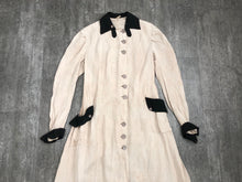 Load image into Gallery viewer, Antique linen duster . vintage motoring coat . size m to l