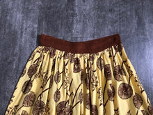 Load image into Gallery viewer, 1940s skirt . vintage 40s floral print skirt . size s/m to m