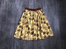 Load image into Gallery viewer, 1940s skirt . vintage 40s floral print skirt . size s/m to m