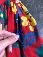 Load image into Gallery viewer, 1940s skirt . vintage 40s colorful skirt . size s to s/m