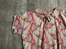 Load image into Gallery viewer, 1930s red paisley blouse . vintage 30s top . size s to m