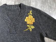 Load image into Gallery viewer, 1950s 1960s knit top . vintage embroidered sweater . size m to xl