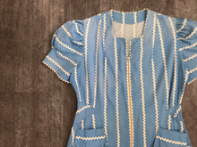 Load image into Gallery viewer, Vintage 1940s dress . 40s zip front dress . size large to l/xl