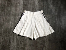 Load image into Gallery viewer, Vintage 1940s shorts . 40s cotton shorts . size s/m