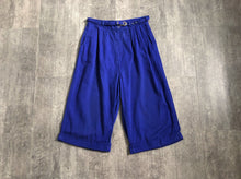 Load image into Gallery viewer, 1950s blue capris . vintage sportswear pedal pushers . size m to m/l