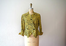 Load image into Gallery viewer, 1940s blouse . vintage 40s rayon print top