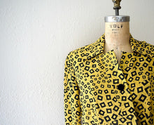 Load image into Gallery viewer, 1940s blouse . vintage 40s rayon print top