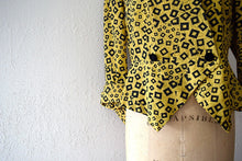 Load image into Gallery viewer, 1940s blouse . vintage 40s rayon print top
