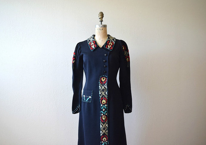 1930s embroidered dress . vintage 30s Arts and Crafts dress