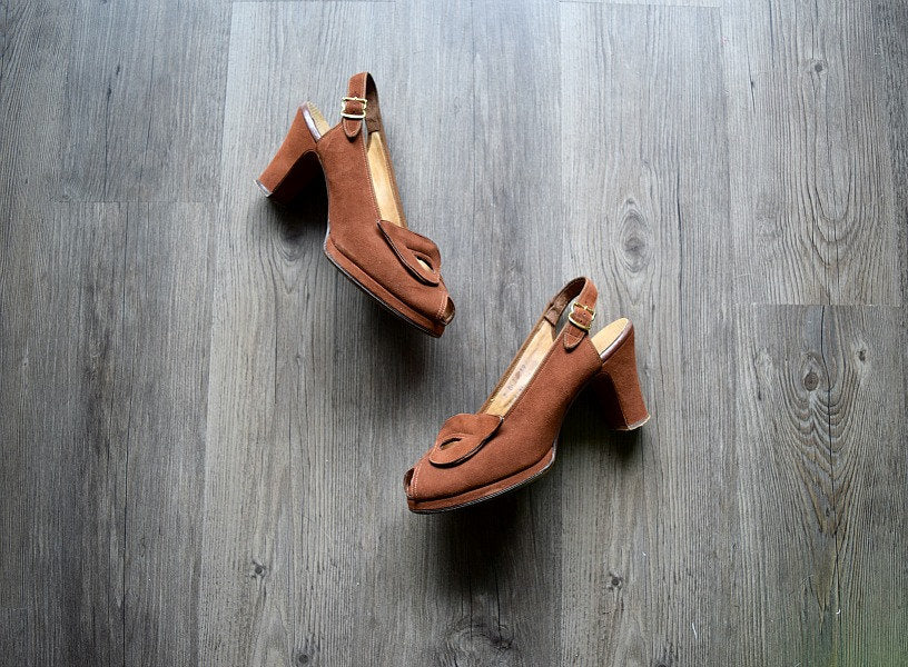 1940s platform shoes . vintage 40s brown suede heels . 7