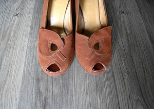 1940s platform shoes . vintage 40s brown suede heels . 7