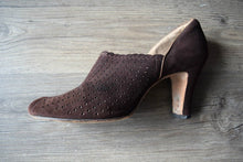 Load image into Gallery viewer, 1930s 1940s shoes . vintage 30s brown suede shoes . size 7.5