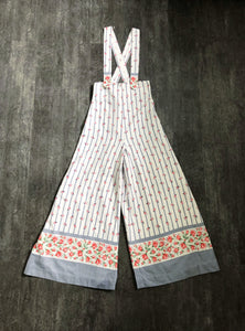 1970s wide leg overalls . vintage 70s floral jumpsuit . size xs to s