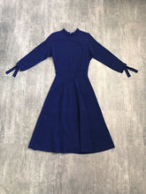 Load image into Gallery viewer, 1950s blue knit dress . vintage knit dress . size s to l