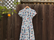 Load image into Gallery viewer, Vintage 1940s rose print dress . 40s dress