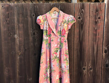 Load image into Gallery viewer, 1940s house dress . vintage 40s floral print dress