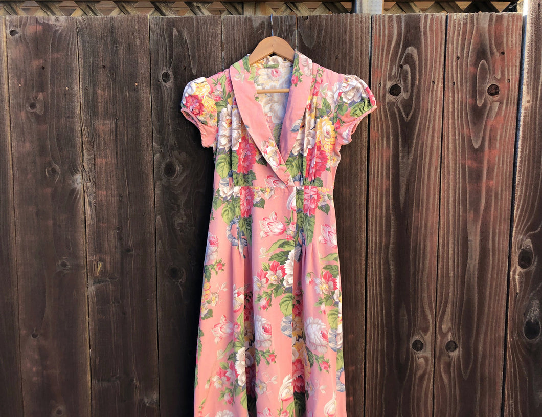 1940s house dress . vintage 40s floral print dress