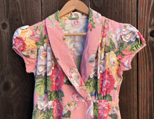 Load image into Gallery viewer, 1940s house dress . vintage 40s floral print dress