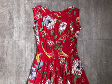 Load image into Gallery viewer, 1940s novelty print dress . vintage 40s red dress . size xs