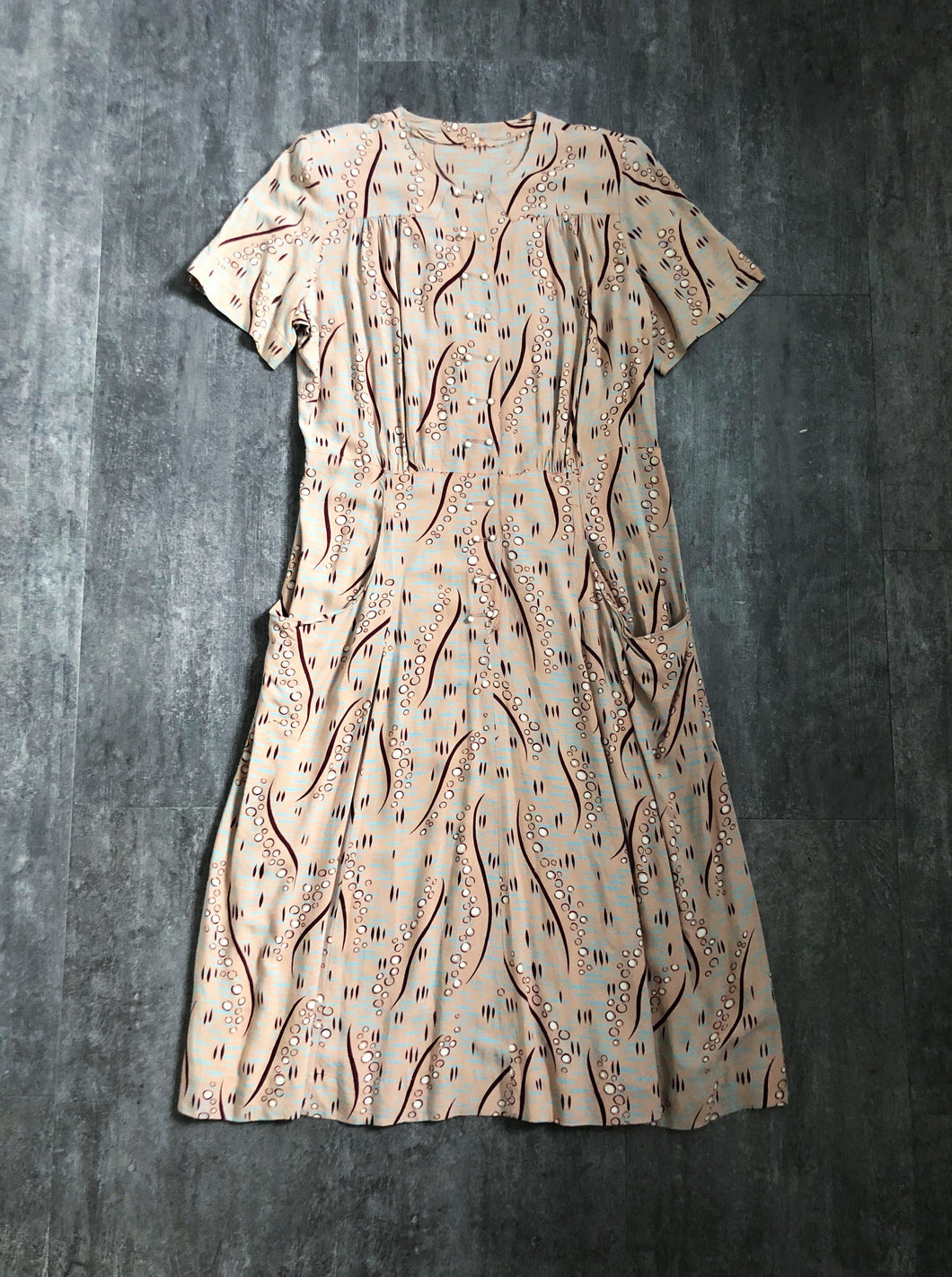 1940s dress . vintage 40s rayon print dress . size l to xl