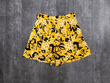 Load image into Gallery viewer, 1940s jersey shorts . vintage 40s floral print shorts . size s to s/m