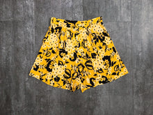 Load image into Gallery viewer, 1940s jersey shorts . vintage 40s floral print shorts . size s to s/m