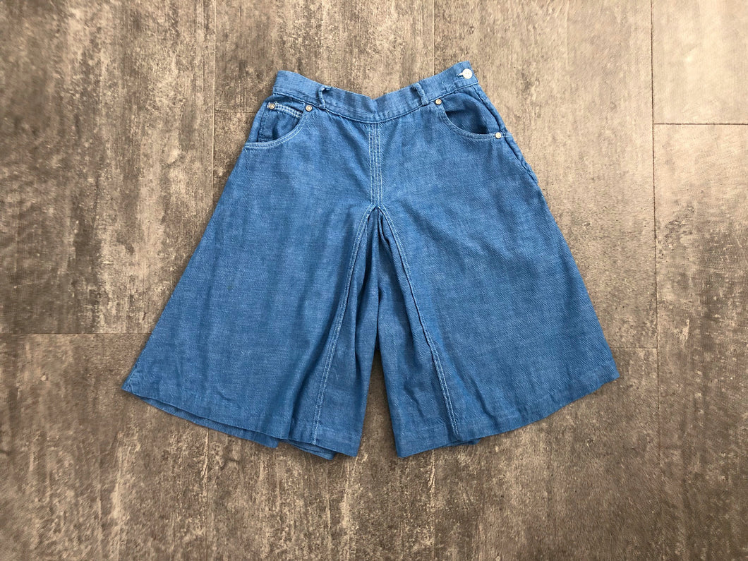 1940s chambray shorts . vintage wide leg shorts . size xs