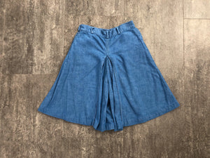 1940s chambray shorts . vintage wide leg shorts . size xs
