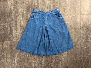1940s chambray shorts . vintage wide leg shorts . size xs