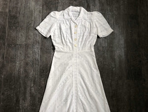 1940s eyelet dress . vintage 40s white cotton dress . size s to m