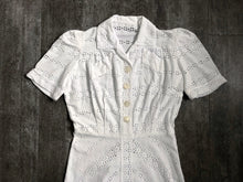 Load image into Gallery viewer, 1940s eyelet dress . vintage 40s white cotton dress . size s to m