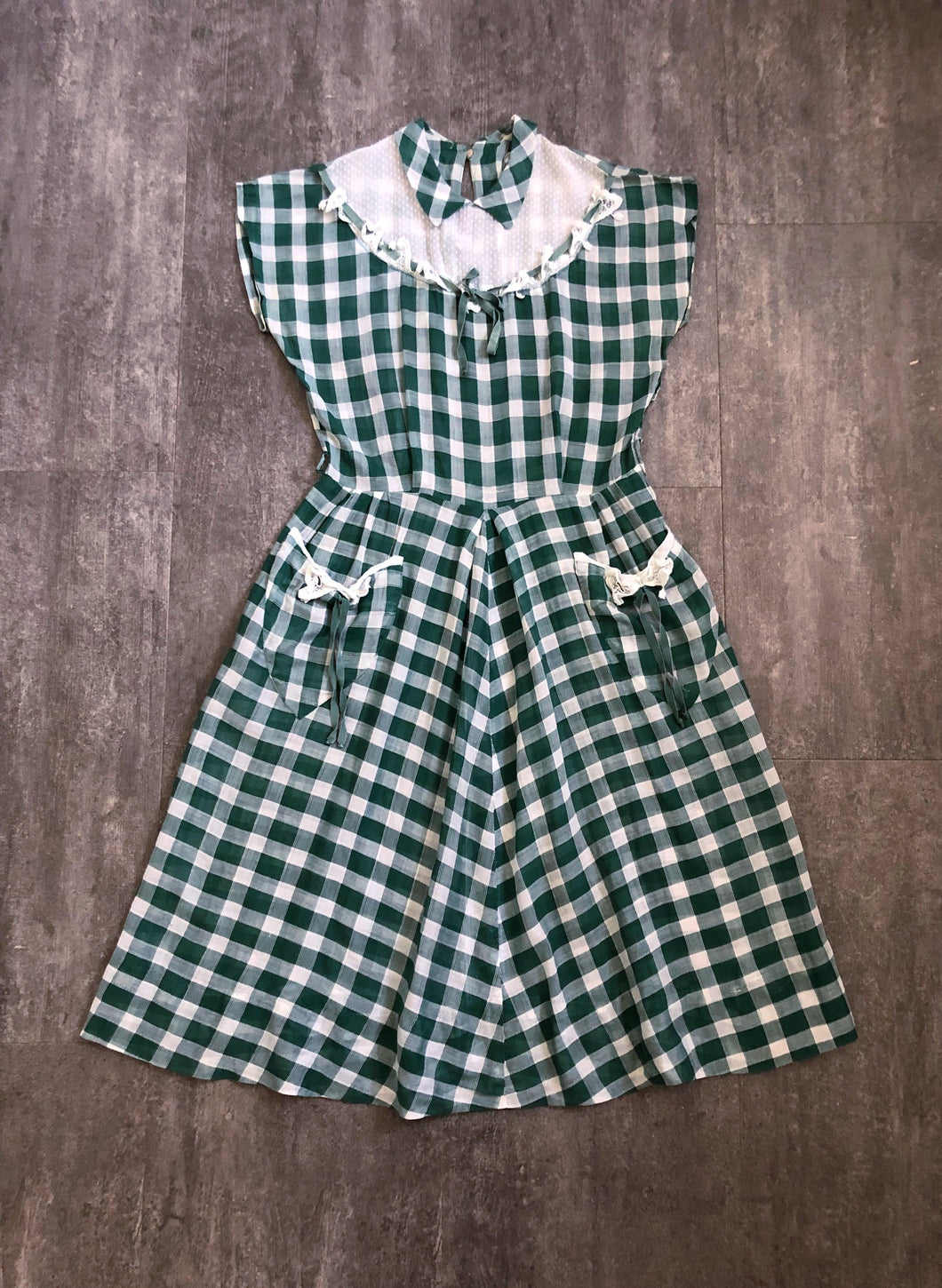 1940s 1950s green gingham dress . vintage 40s 50s dress . size m