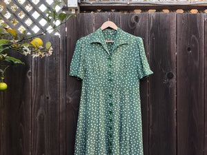 1940s green polka dot dress. vintage 40s dress . size l to xl